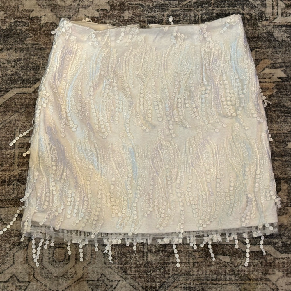 Lulus Women’s White Fringe Skirt Size Large NWOT‎
